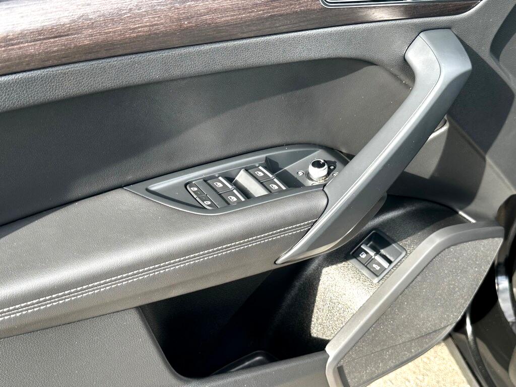 Vehicle image 13 of 39
