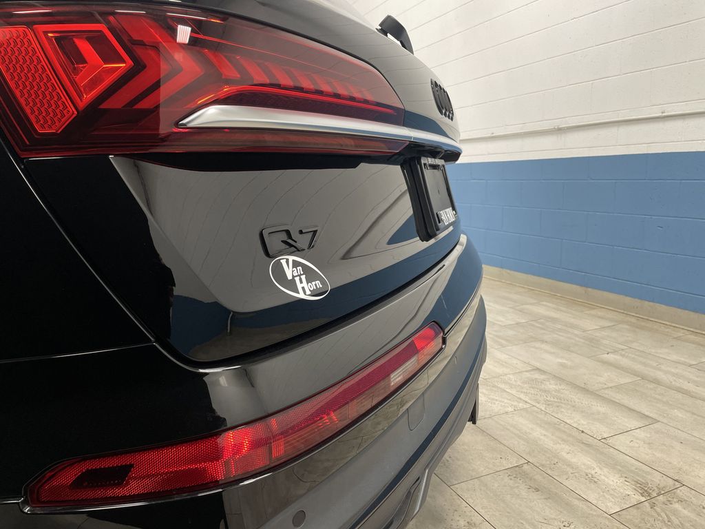 Vehicle image 14 of 46