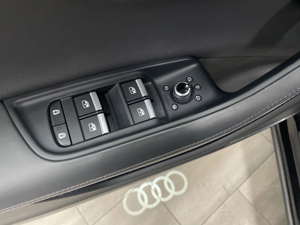 Vehicle image 37 of 46