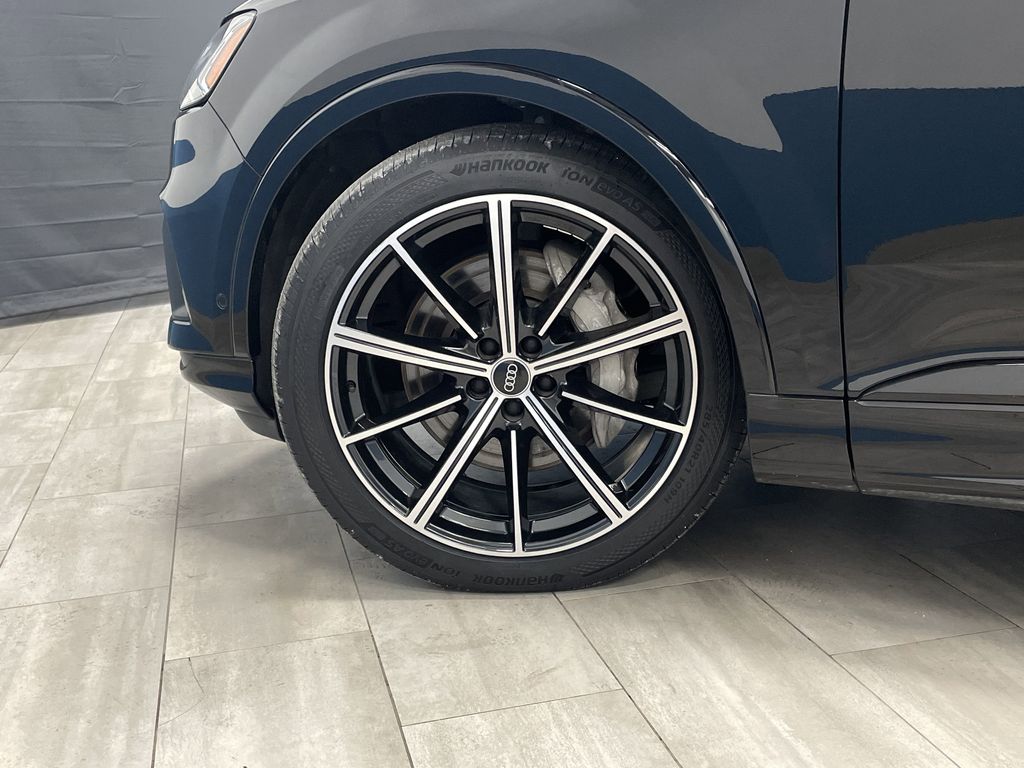 Vehicle image 10 of 46