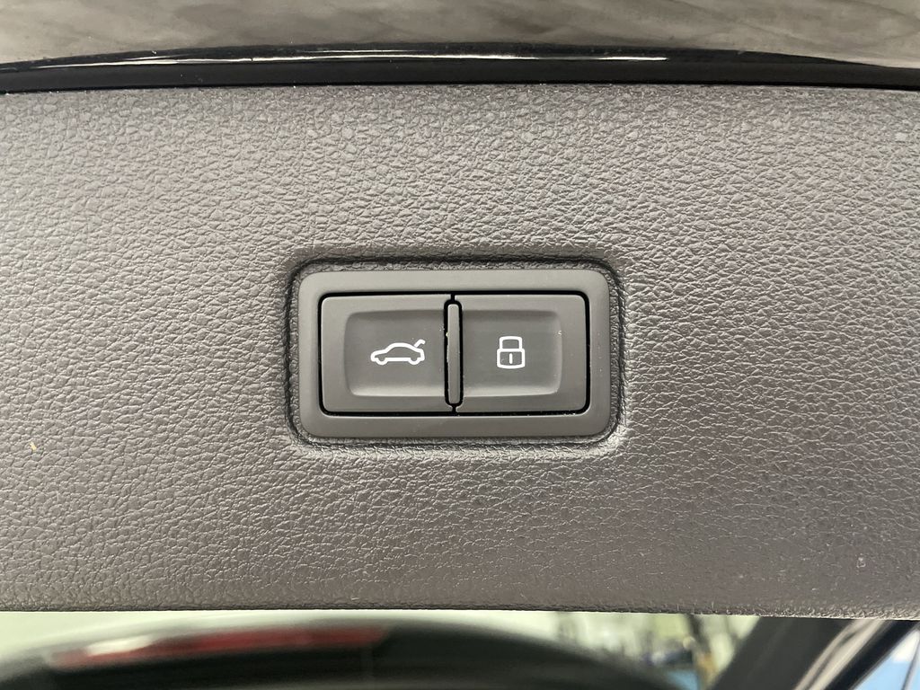 Vehicle image 36 of 46