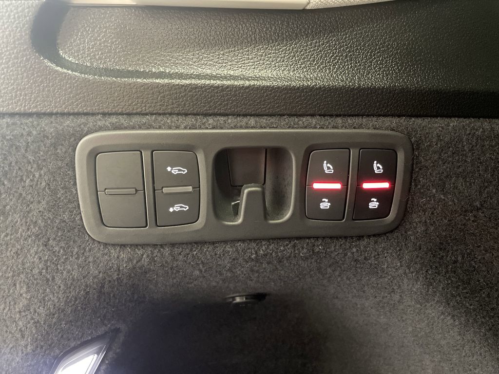 Vehicle image 35 of 46