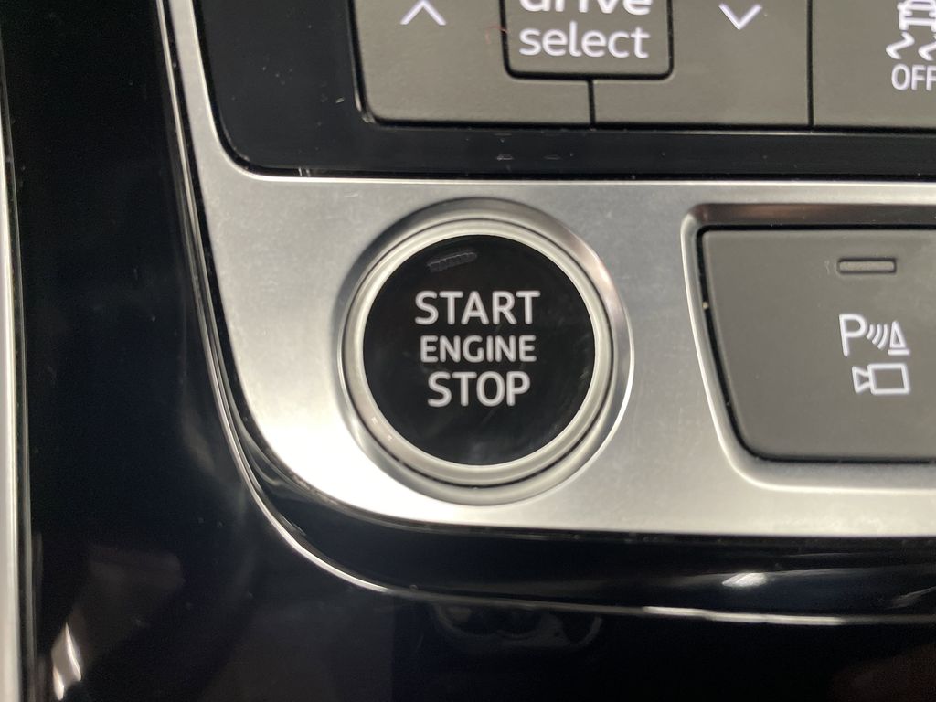 Vehicle image 31 of 46