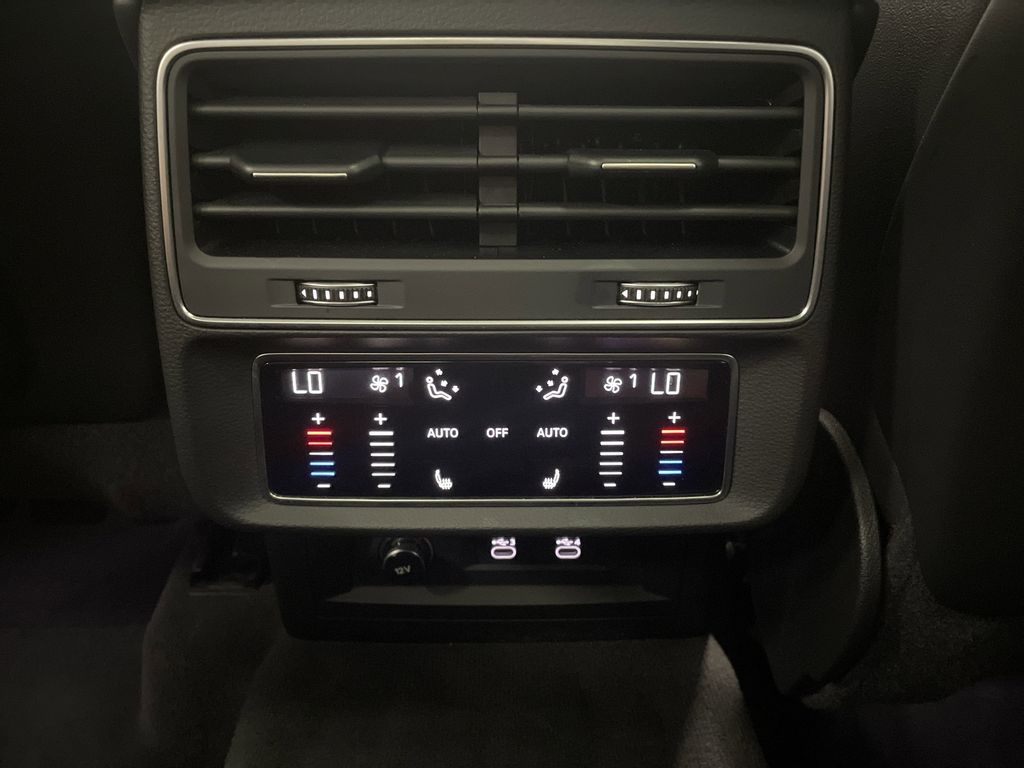 Vehicle image 33 of 46