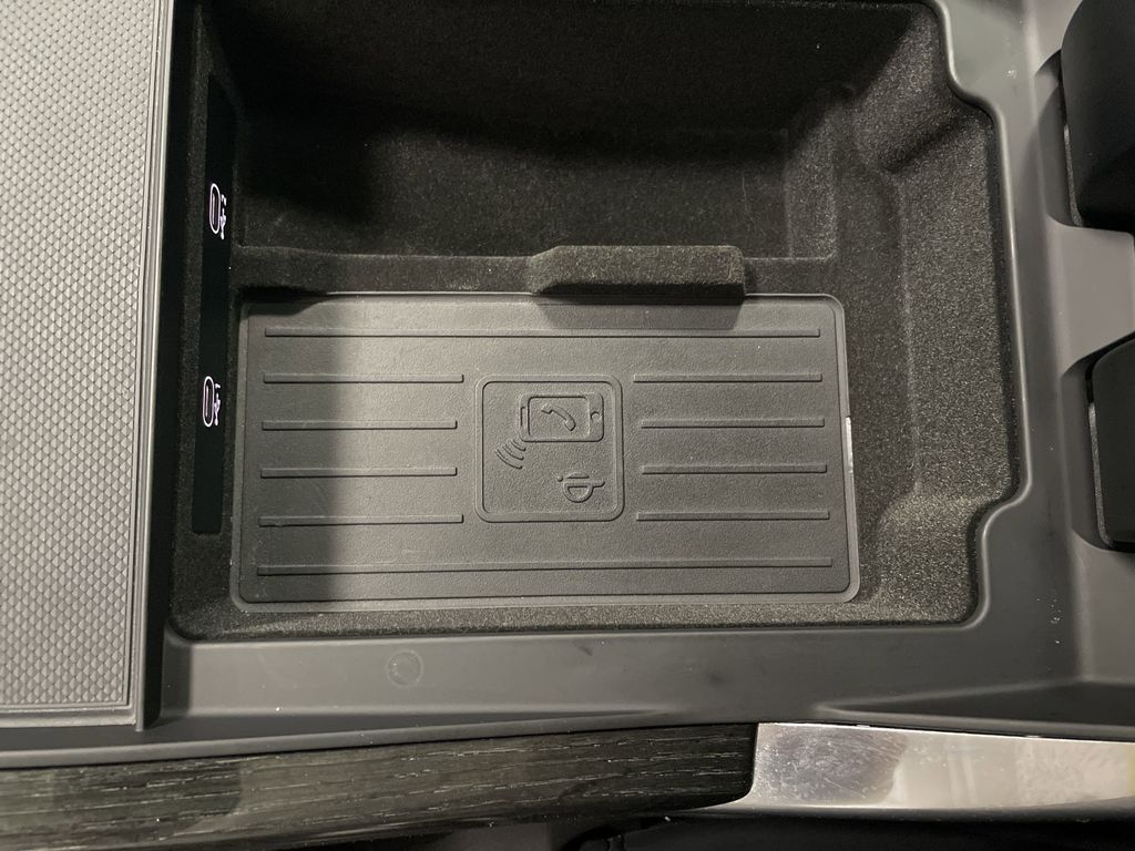 Vehicle image 32 of 46