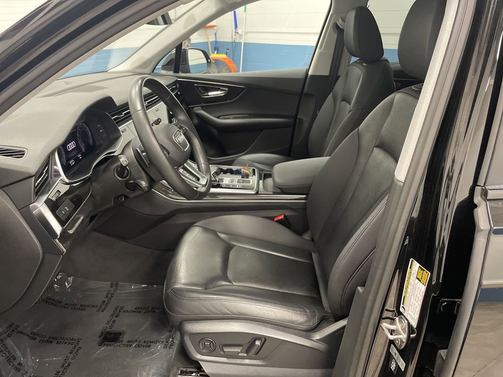 Vehicle image 17 of 46