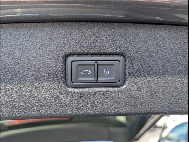 Vehicle image 21 of 24