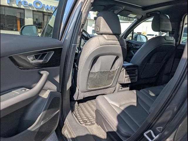 Vehicle image 17 of 24