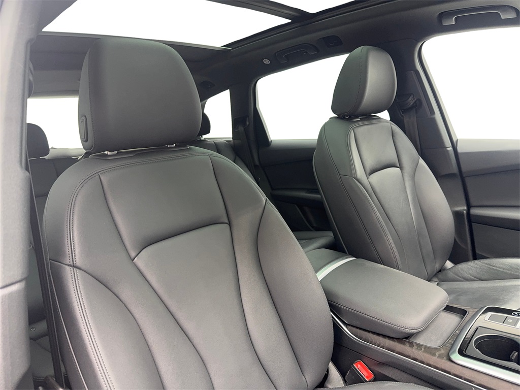 Vehicle image 46 of 57
