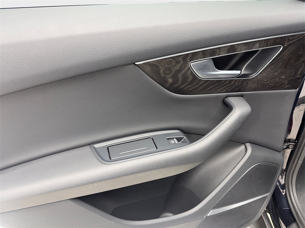 Vehicle image 41 of 57