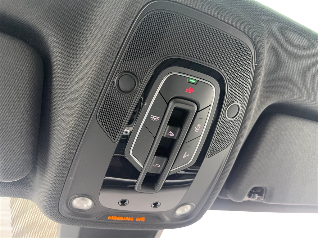 Vehicle image 32 of 57