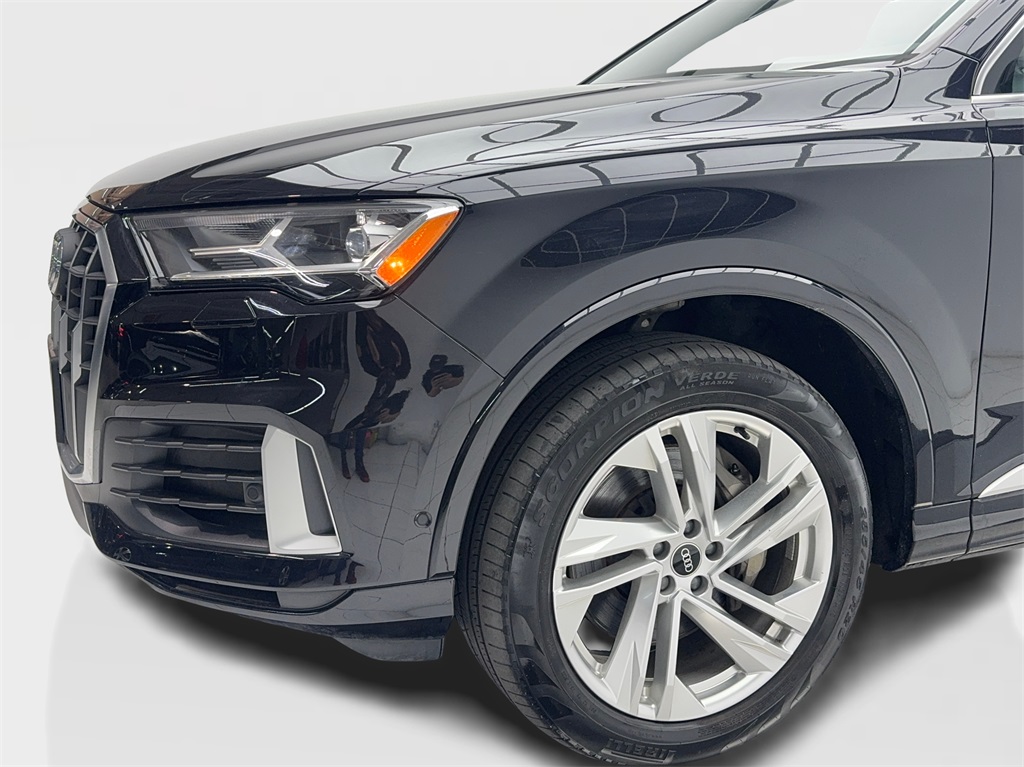 Vehicle image 10 of 57