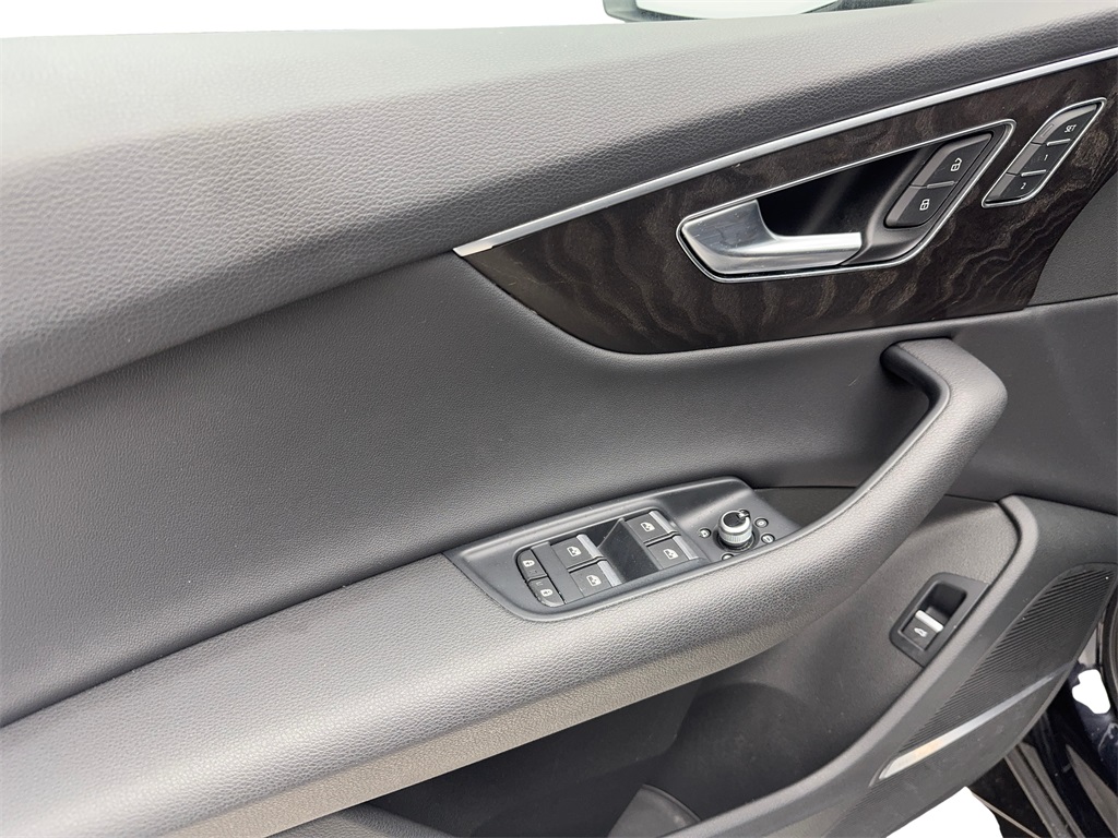 Vehicle image 36 of 57