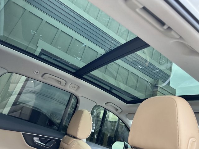 Vehicle image 52 of 91