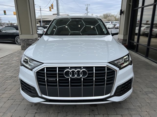 Vehicle image 10 of 91