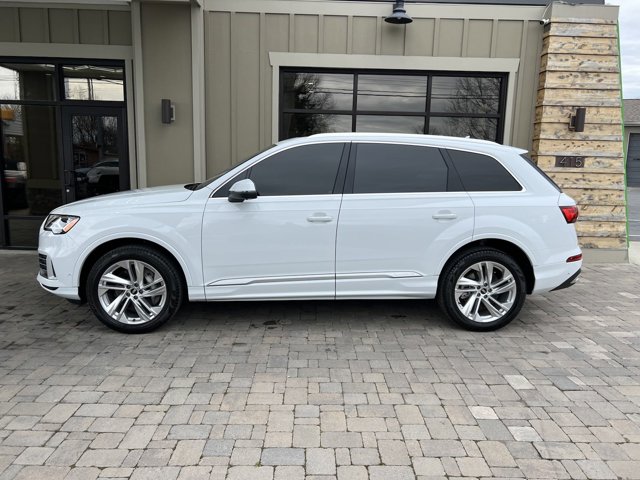 Vehicle image 33 of 91