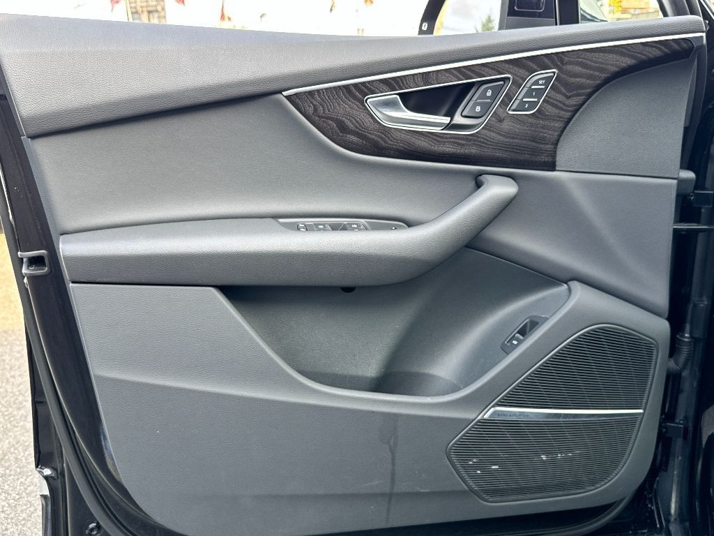 Vehicle image 19 of 36