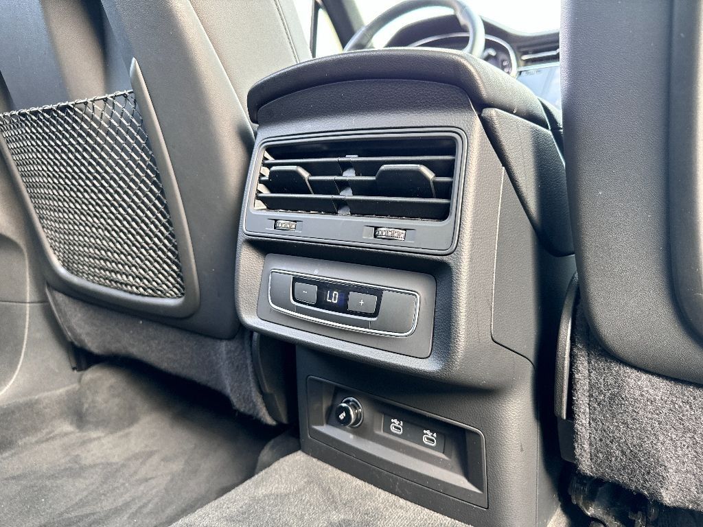 Vehicle image 34 of 36