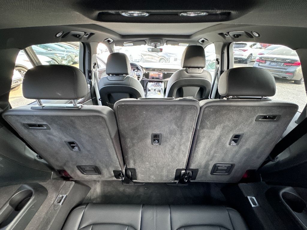 Vehicle image 13 of 36
