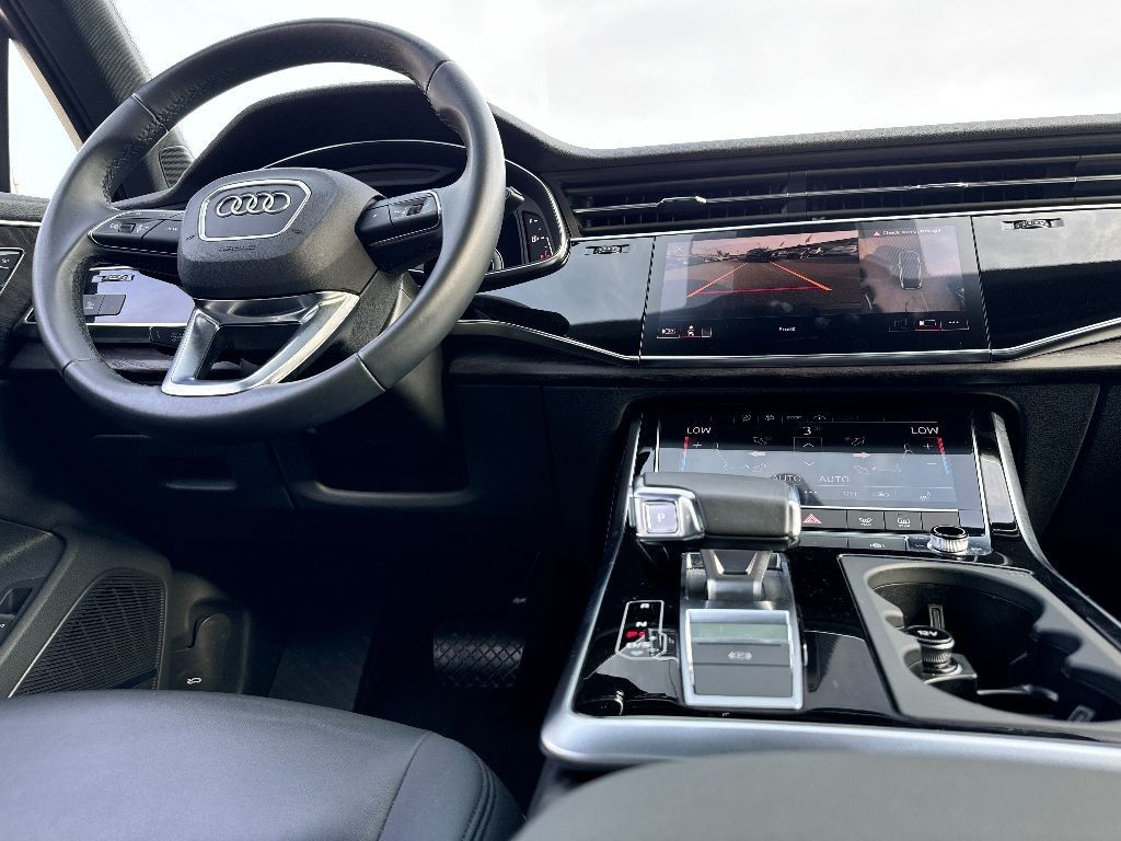 Vehicle image 32 of 36