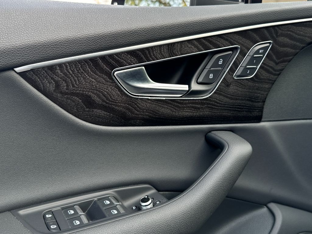 Vehicle image 20 of 36