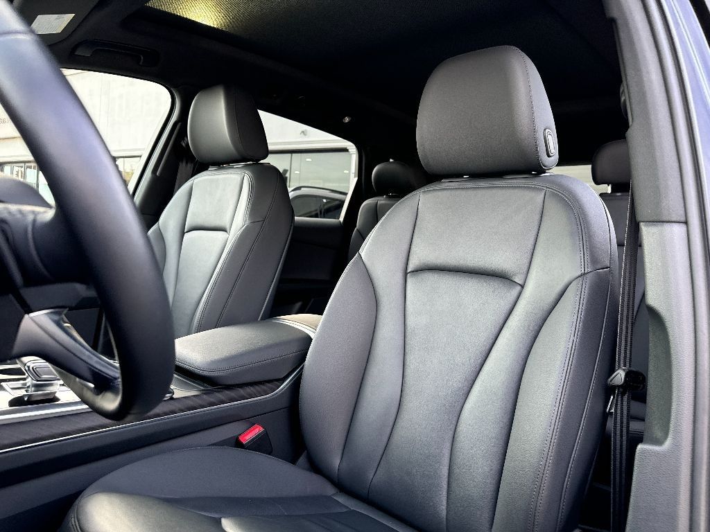 Vehicle image 22 of 36