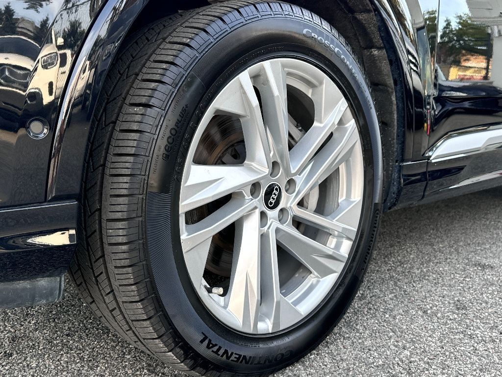 Vehicle image 17 of 36