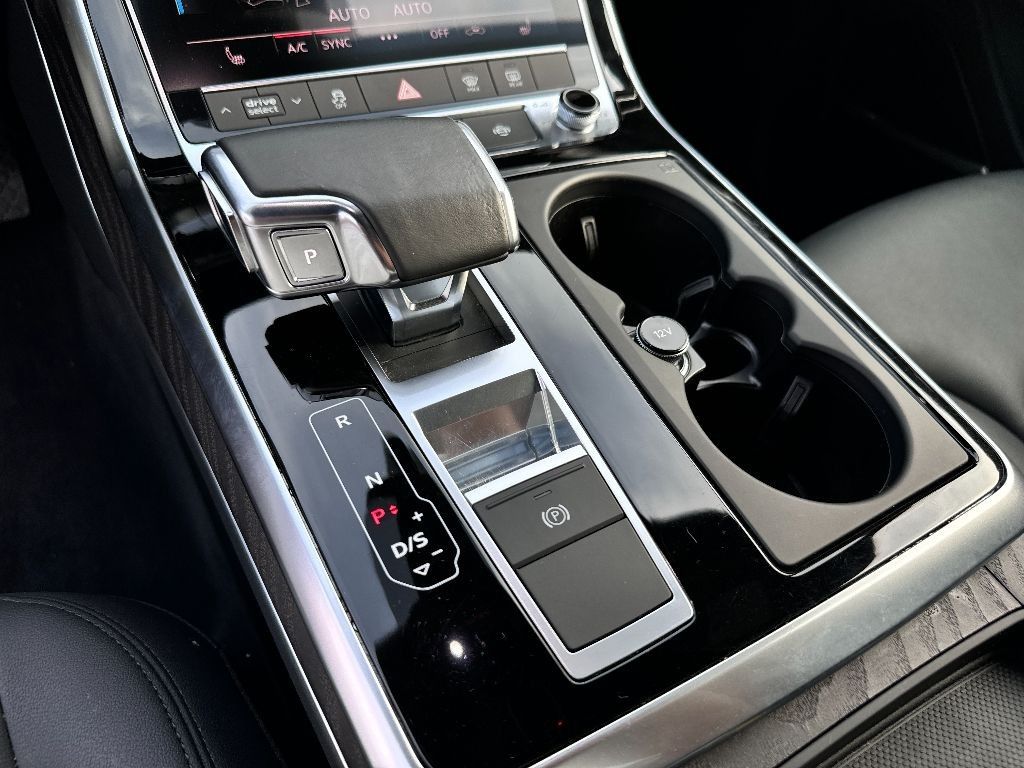 Vehicle image 26 of 36