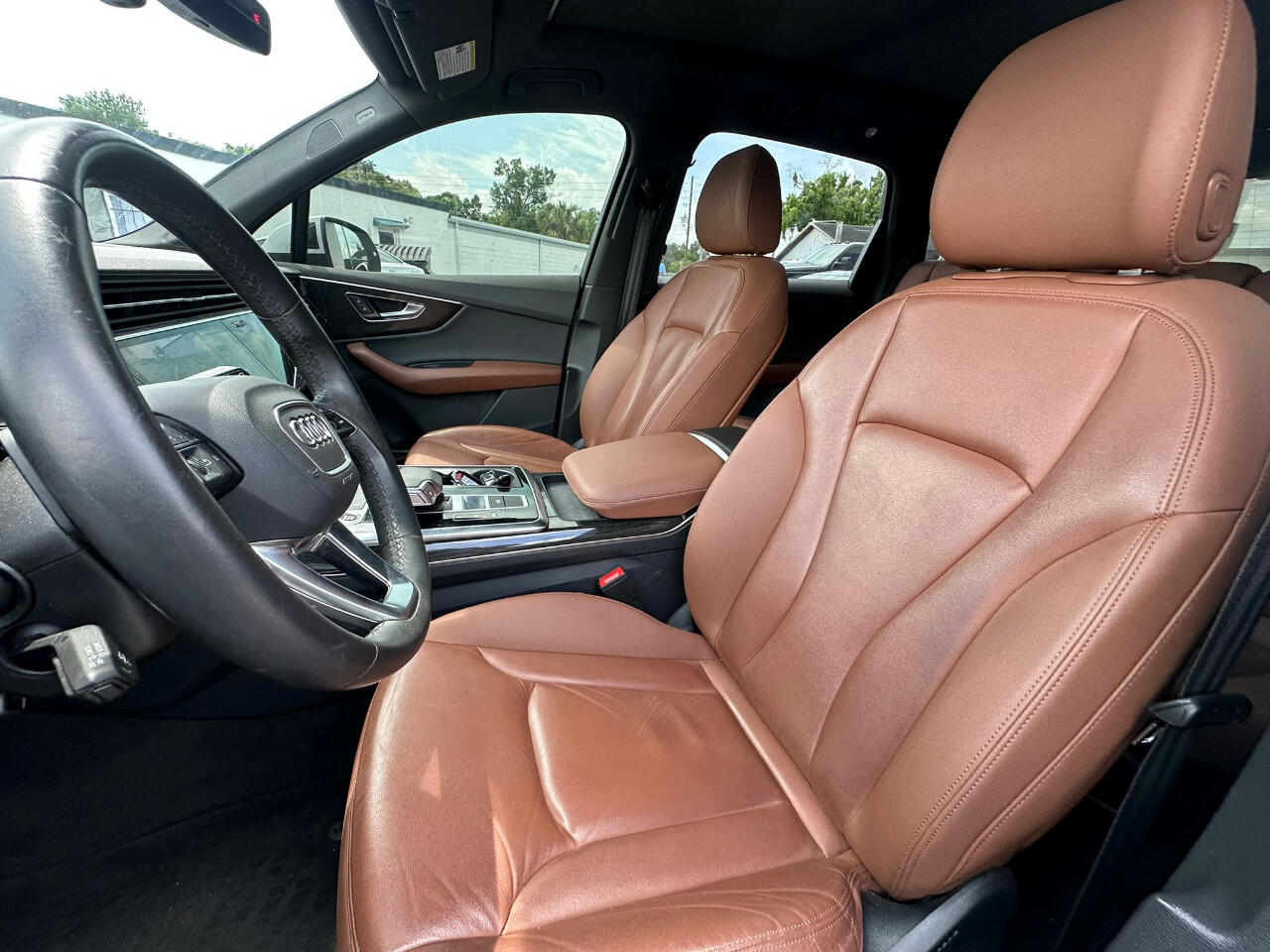 Vehicle image 10 of 19
