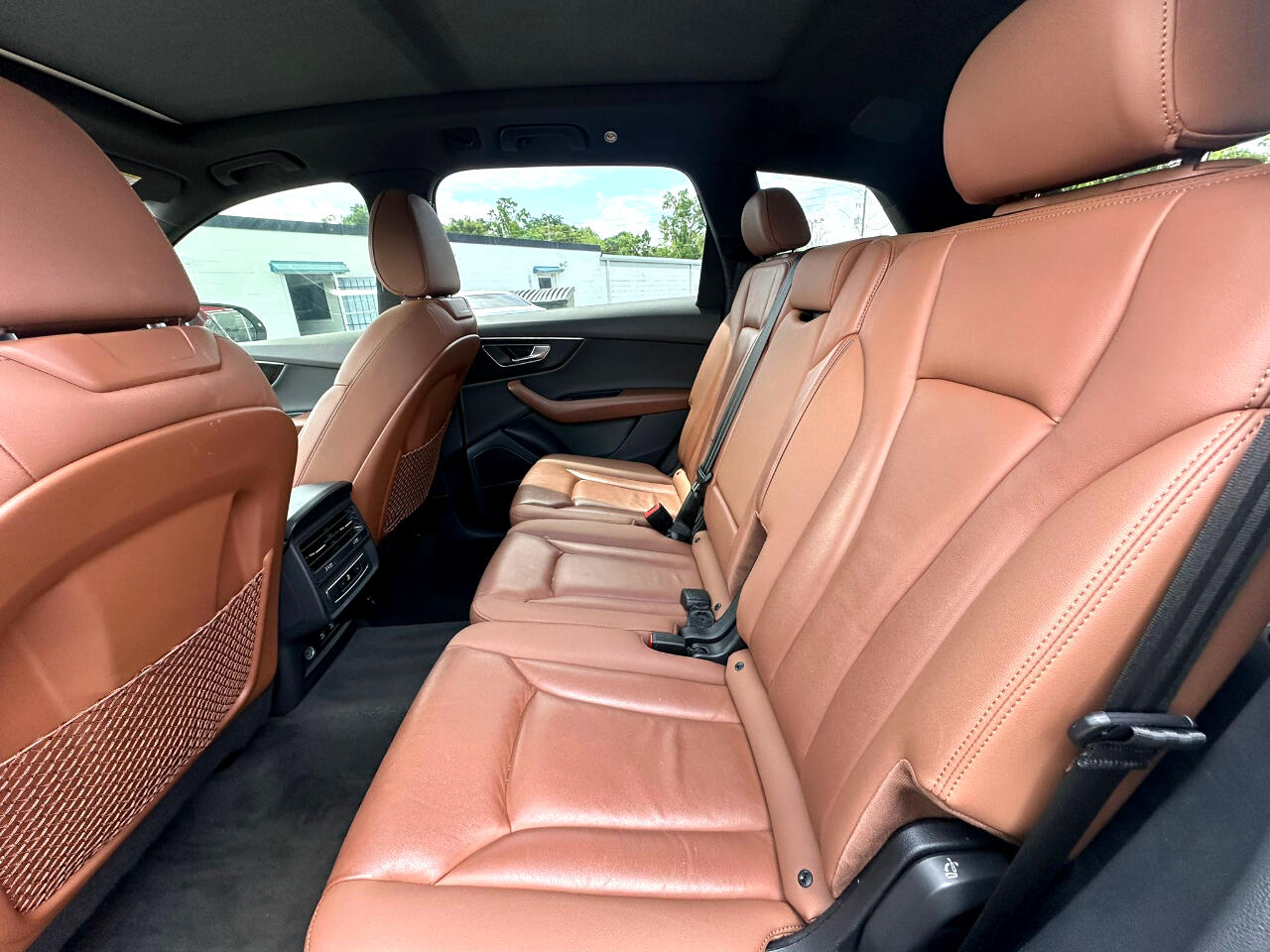 Vehicle image 14 of 19