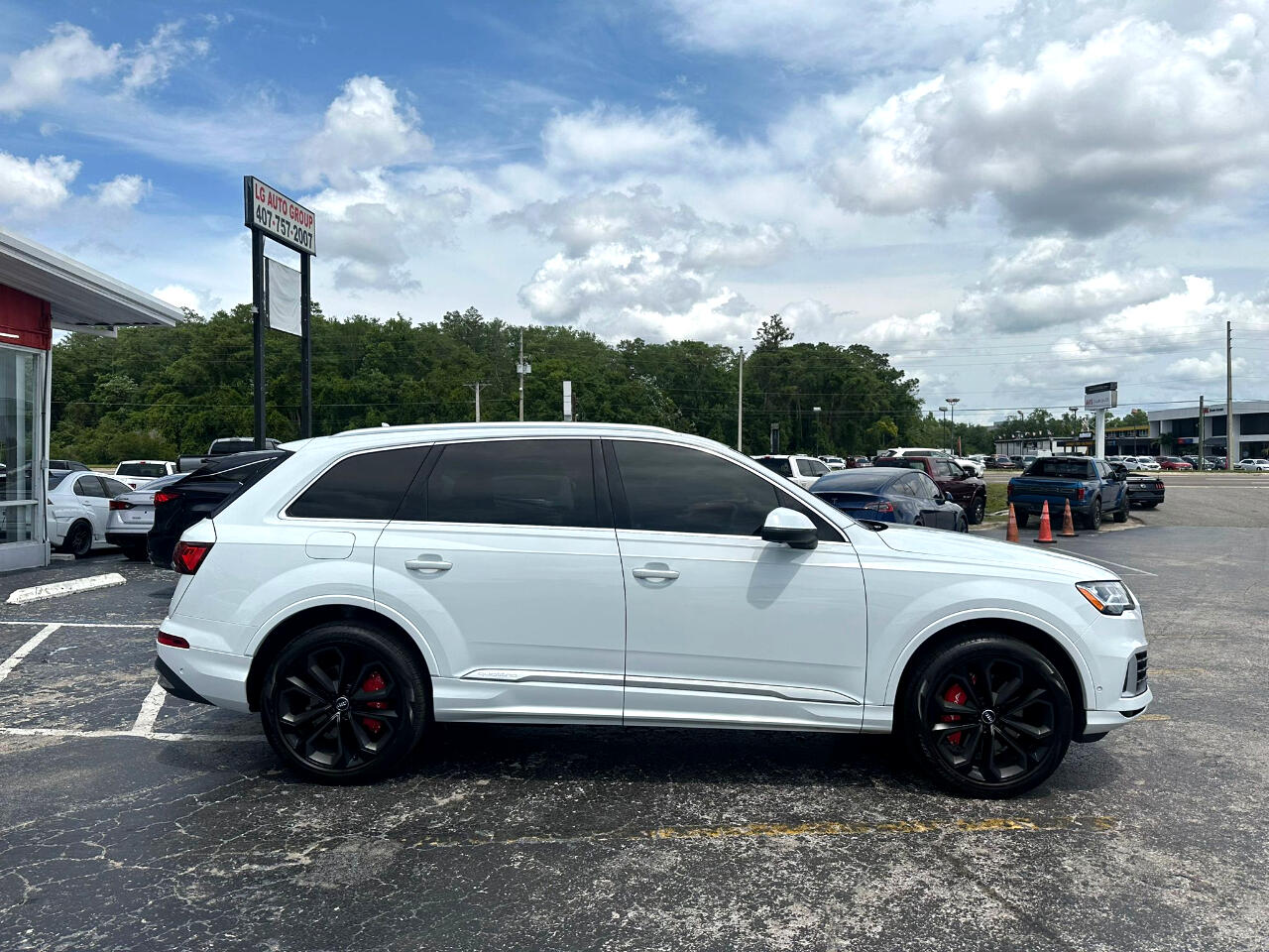 Vehicle image 4 of 19
