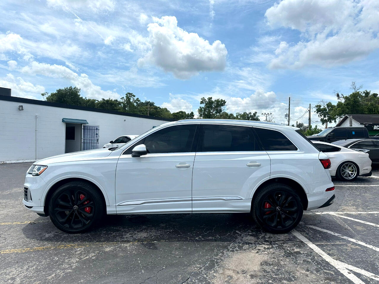 Vehicle image 8 of 19