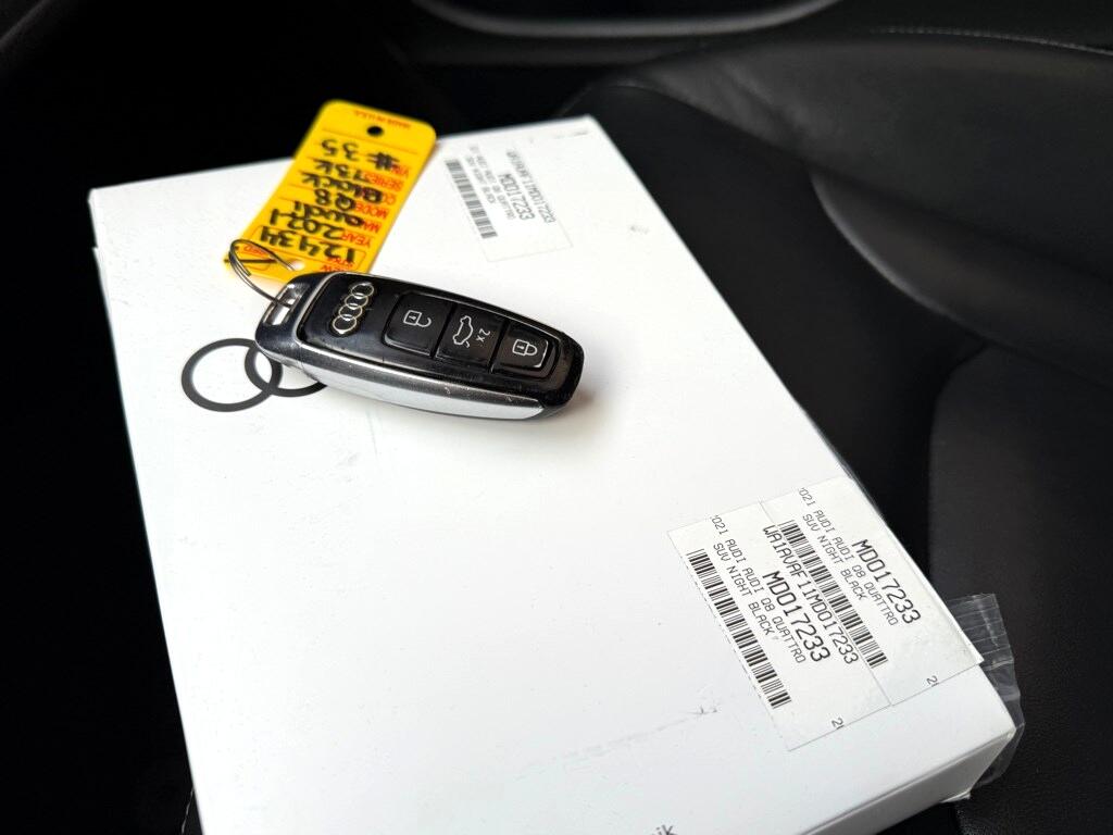 Vehicle image 35 of 40
