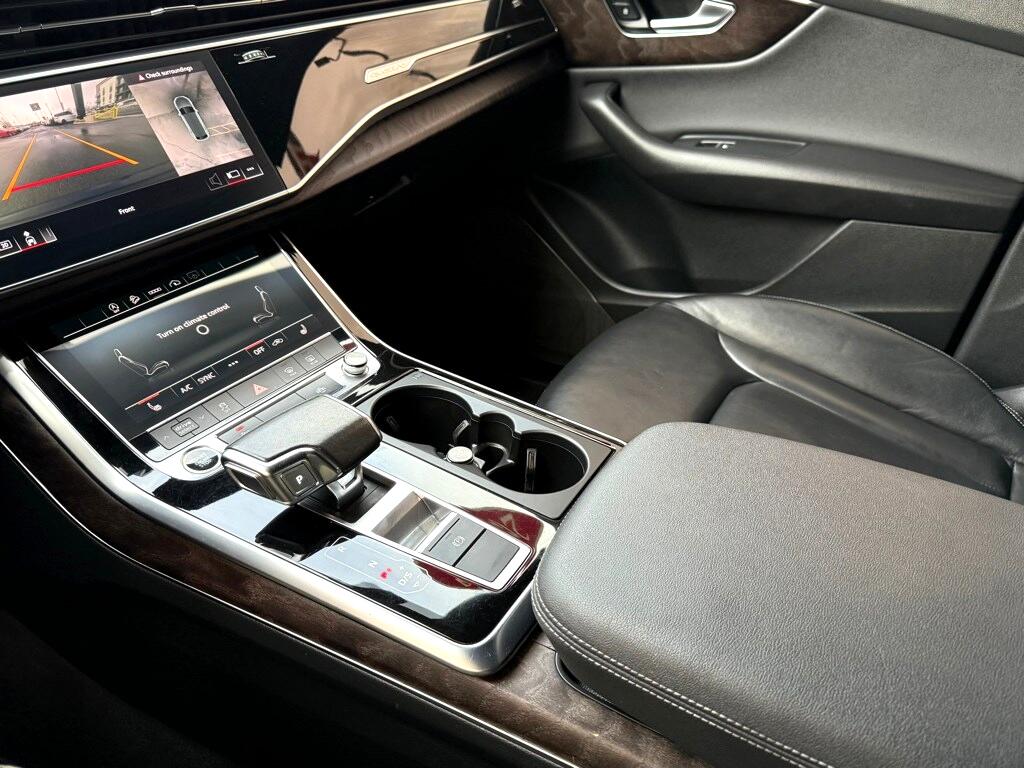 Vehicle image 32 of 40