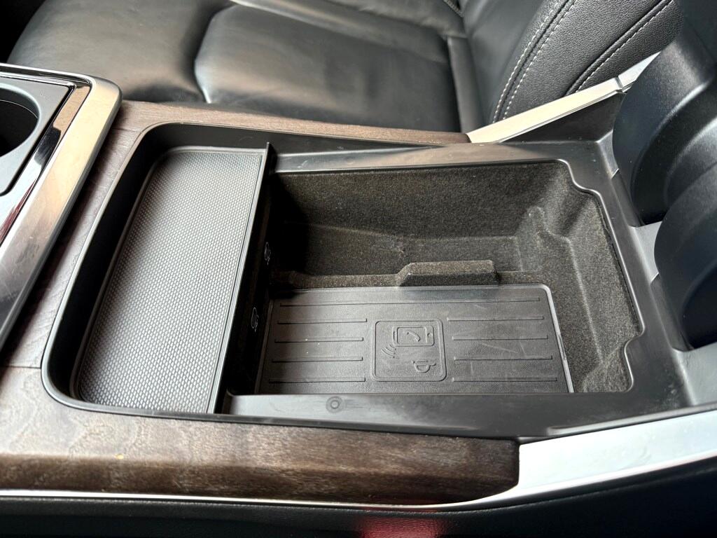 Vehicle image 34 of 40