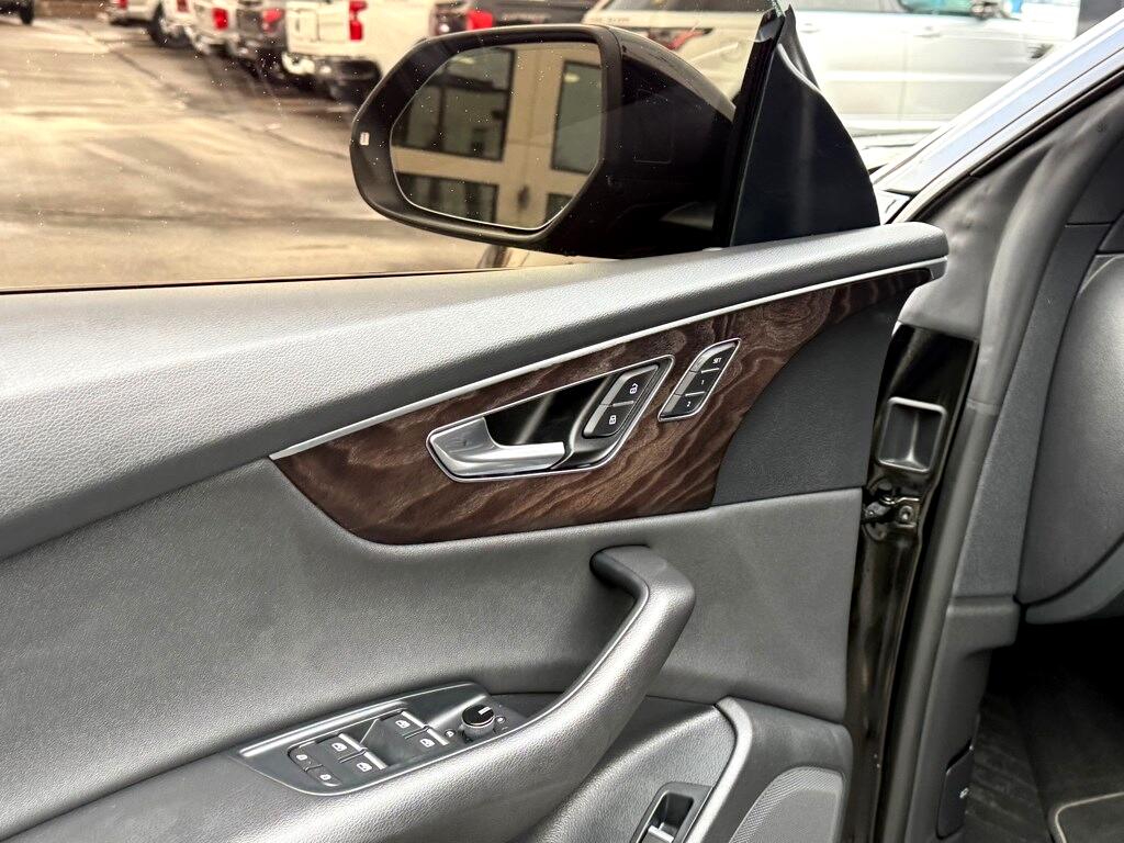 Vehicle image 14 of 40