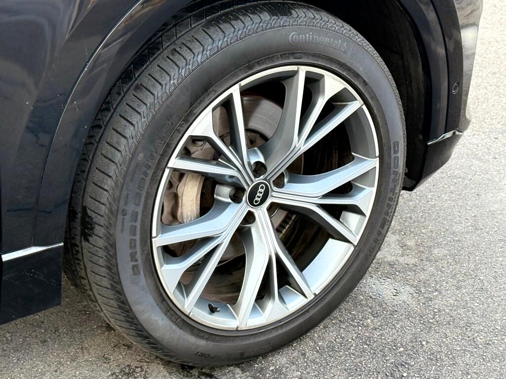 Vehicle image 10 of 40
