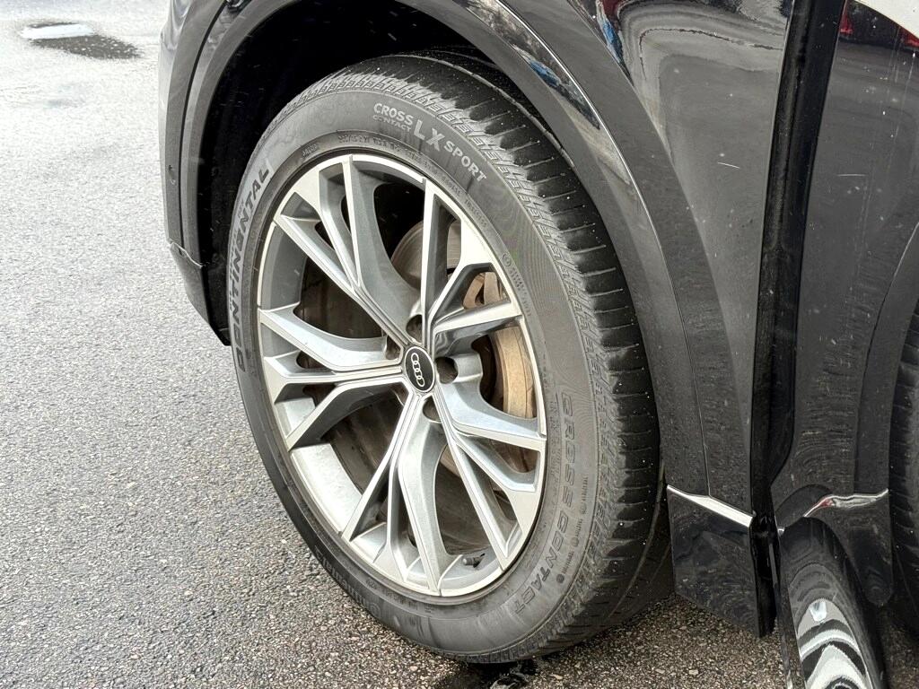Vehicle image 38 of 40