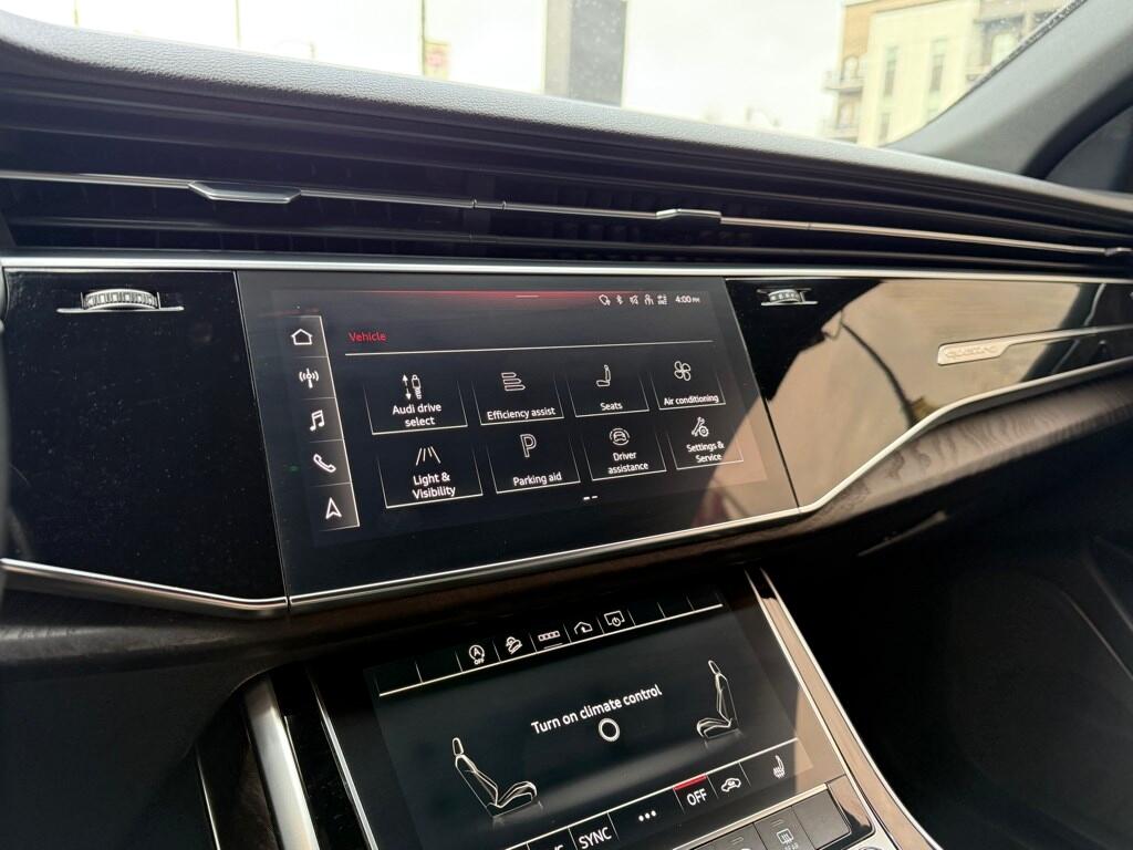 Vehicle image 29 of 40