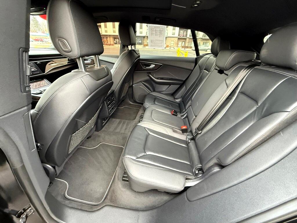 Vehicle image 18 of 40
