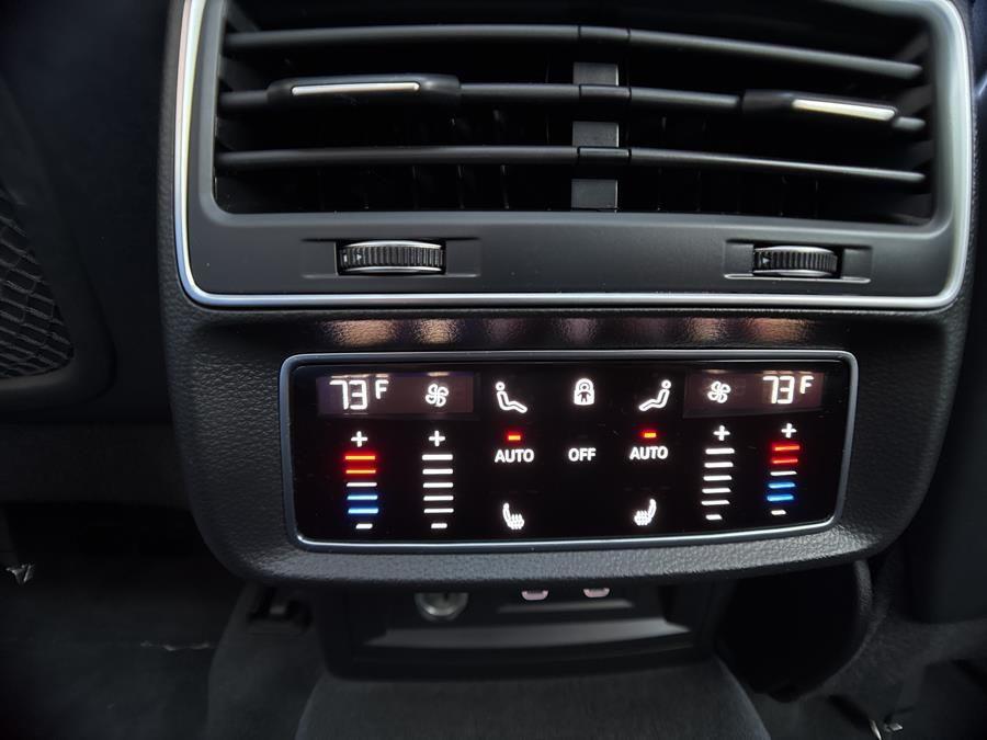 Vehicle image 29 of 32