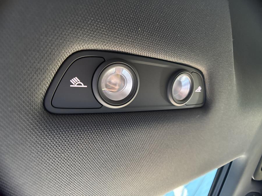 Vehicle image 24 of 32