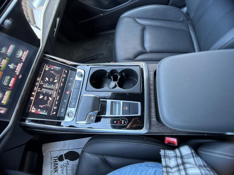 Vehicle image 19 of 32