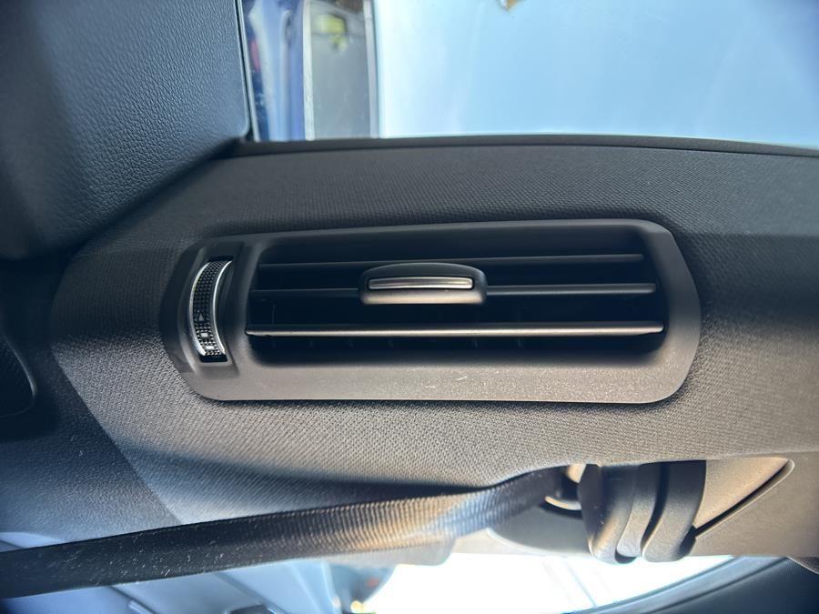 Vehicle image 22 of 32