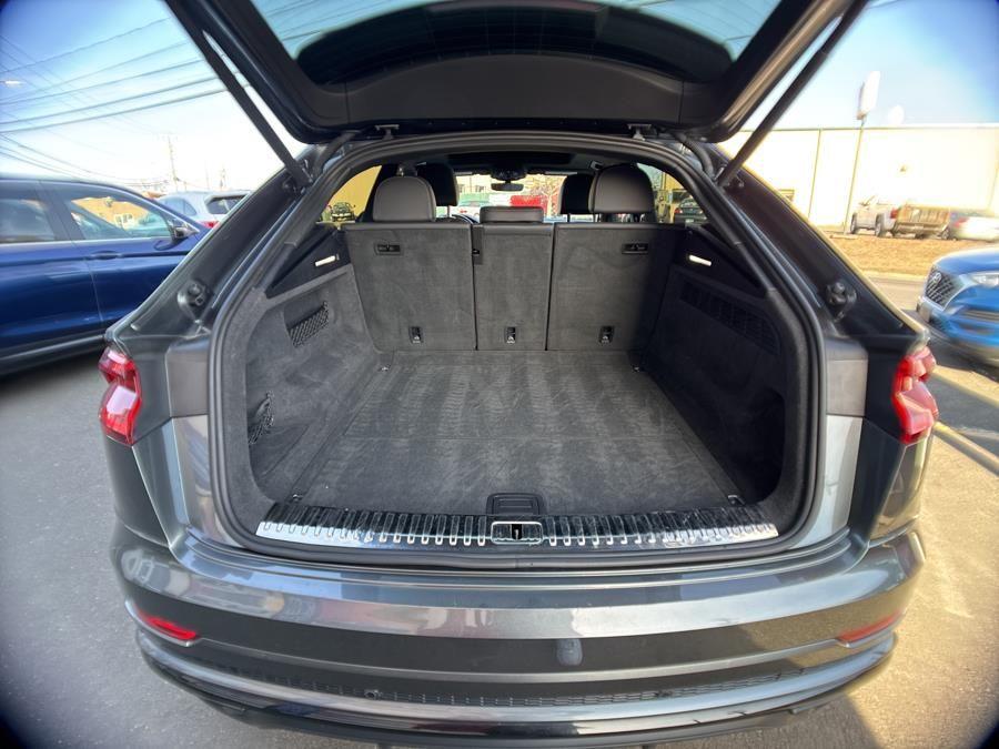 Vehicle image 10 of 32