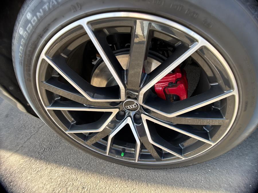 Vehicle image 9 of 32