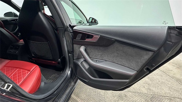 Vehicle image 15 of 33
