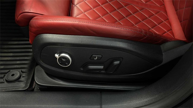 Vehicle image 29 of 33