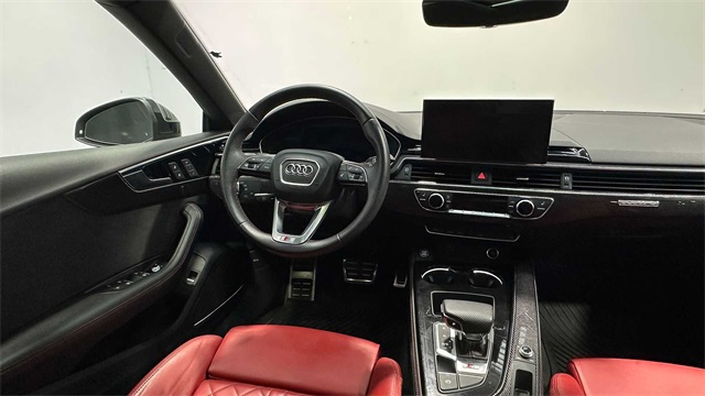 Vehicle image 18 of 33