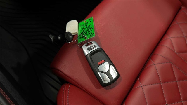 Vehicle image 27 of 33